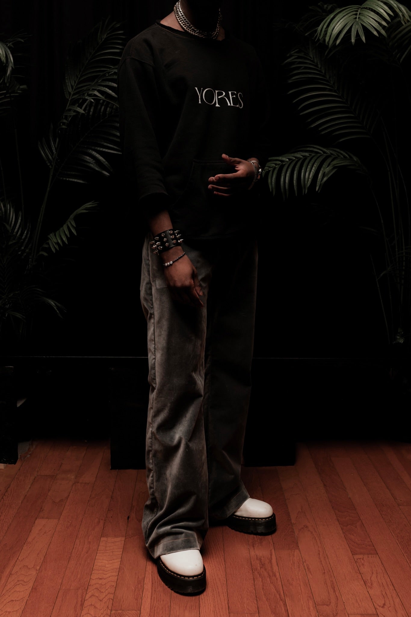 GREY VELVET FLAIR PANT